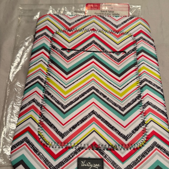 Thirty-one Tote a Tablet - Picture 3 of 3